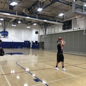 Les + motivés continuent de shooter en fin d'entraînement