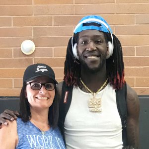 Montrezl Harrell avec la présidente de DSA France