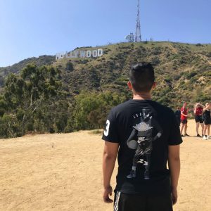 Nos jeunes en extase devant le signe Hollywood