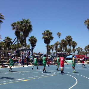 Tournoi de basket à Venice Beach
